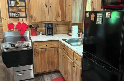 Primrose Cabin | Cozy Wooded Cabin in the Heart of RRG!