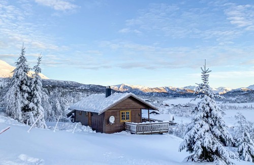 Sykkylven House | Cozy wooden cottage in a quiet location and close to several lakes.