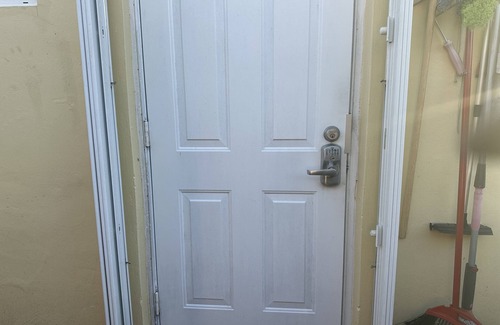 Palmetto Estates Apartment | Cozy1/1 Studio Apt with private bathroom, car port and entrance close2 Miami Zoo