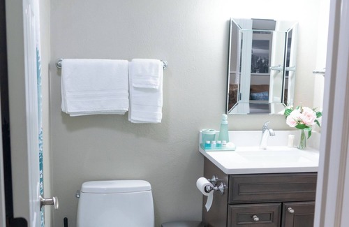 Monroe House | Cozy1BR/1B Garden Guest Unit close to Twinning Park