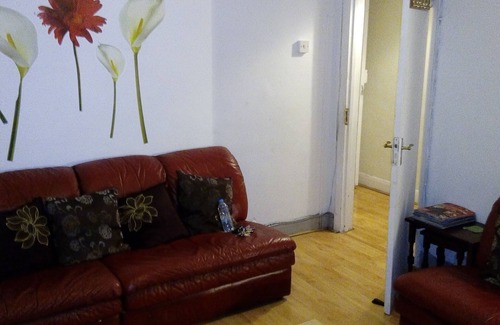 Custom House Apartment | Cozy2bed Apartment Near City Center