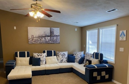 Rexburg House | CozyHome with hot-tub, Byui, Yellowstone, Targhee, Kelly canyon