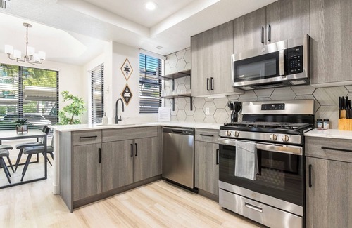 Kierland Apartment | CozySuites at Kierland Commons