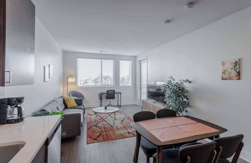 Central Business District Apartment | CozySuites l Luxe 2BR in Downtown Cincinnati #3