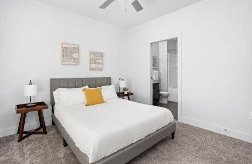 Indianapolis Apartment | Cozysuites Stylish 4BR in the heart of Nora
