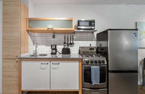 Ardmore Apartment | (CPC) Rare Find - Secluded Studio w/Free Parking