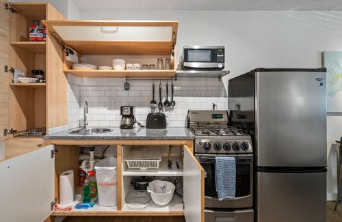 Ardmore Apartment | (CPC) Rare Find - Secluded Studio w/Free Parking