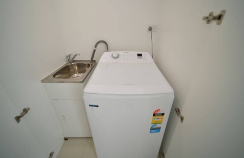 Oxley Park House | Craig's Place - 2br, 1bth house 10 mins to Eastern Creek, 10m to Eastern Creek