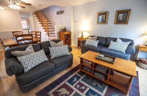 Collingwood House | Cranbrook at Royalton Lane