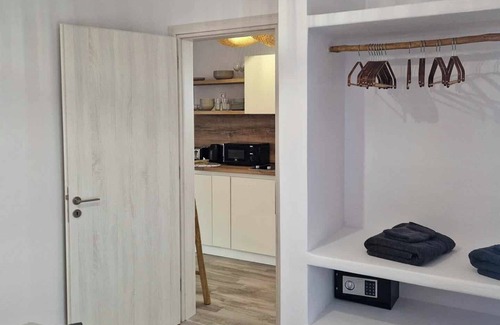 Kastraki Apartment | Crea, Bright Beach Apartment