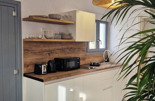 Kastraki Apartment | Crea, Bright Beach Apartment