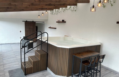 Jocotitlan Apartment | Create great moments in this beautiful space and enjoy the Jacuzzi.