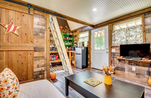 Summerville Apartment | Creek Access, Fire Pit & Grill: Summerville Studio