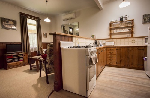 Walhalla Cottage | Creek Cottage