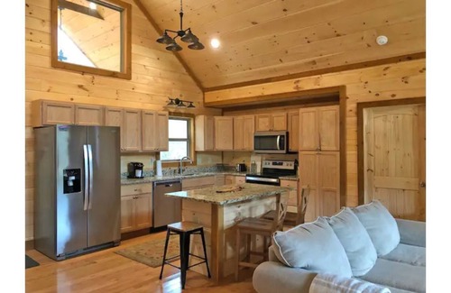 Epworth Cabin | Creekfront Cabin w/Mtn Views and Hot Tub - 15mins to Downtown Blue Ridge