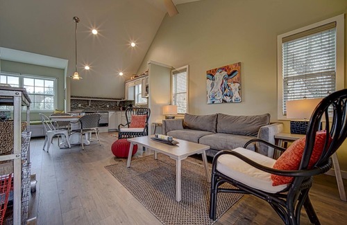 Hayesville House | Creekfront Hayesville cottage with beautiful sunrise and sunset views!