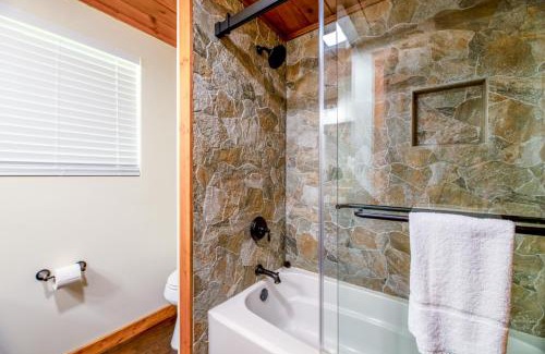 Pigeon Forge House | Creekfront Lodge By Avada Properties