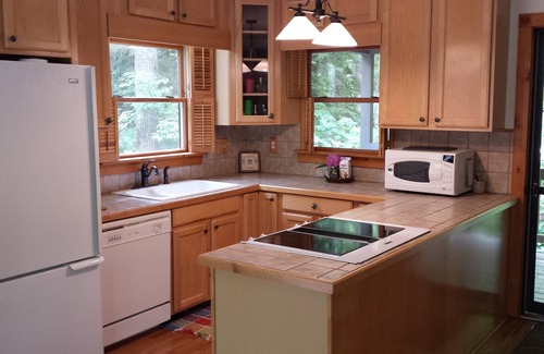 Hayesville Cabin | Creekfront! Private ponds for fishing! Mountain views & trails. Pet-friendly