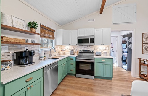 Clayton Cottage | Creekside 2 Bedroom cottage less than 1 mile from downtown Clayton.