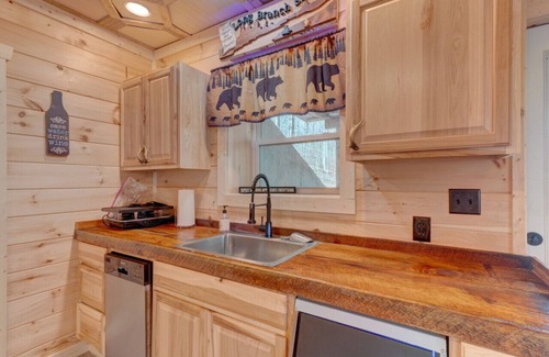 Ranger Cabin | Creekside Cabin fire pit pizza oven dogs hot tub