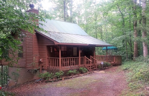 Hiawassee Cabin | Creekside Cabin-Hot Tub - Amid North Georgia Wineries