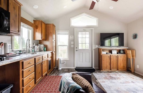 Stevenson Cabin | Creekside Cabin with Scenic Views at Maple Way Cabins