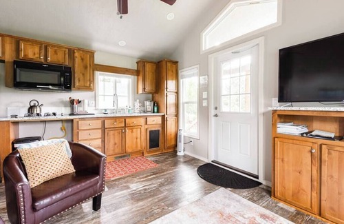 Stevenson Cabin | Creekside Cabin with Scenic Views at Maple Way Cabins