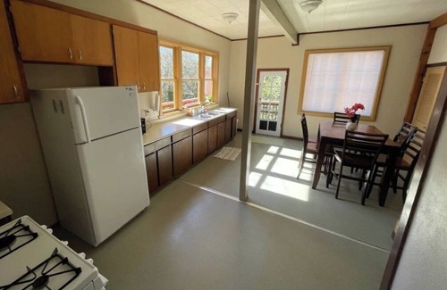 Rohnerville House | Creekside Cabin! Work Crews Welcome!