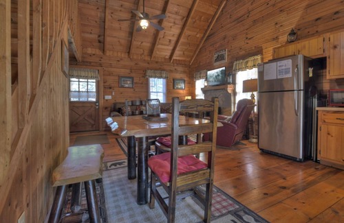 Ellijay Cabin | Creekside comfort with a firepit and more! - Cozy Creek Cabin