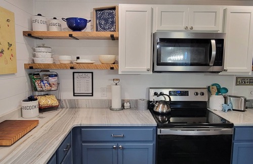 Aquone Cabin | Creekside Cottage –Pool Table, Firepit & Pet-Friendly in the Nantahala Mountains