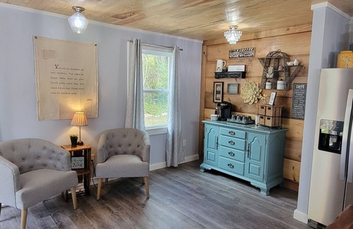 Aquone Cabin | Creekside Cottage –Pool Table, Firepit & Pet-Friendly in the Nantahala Mountains