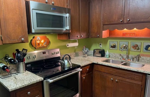 Cleveland Cabin | Creekside Crow's Nest - Cozy Getaway Near Wineries