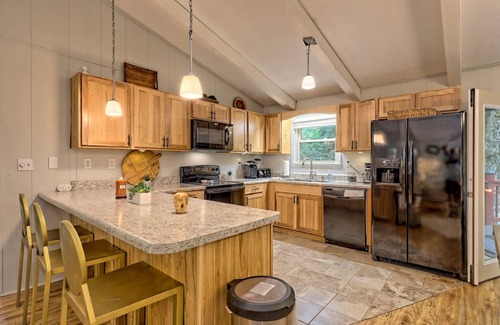 Sky Valley Cottage | Creekside Hideaway is private with no steps close to the golf course/clubhouse