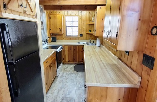 Rabun Gap Cabin | Creekside Peaceful Cabin - Dog Friendly!