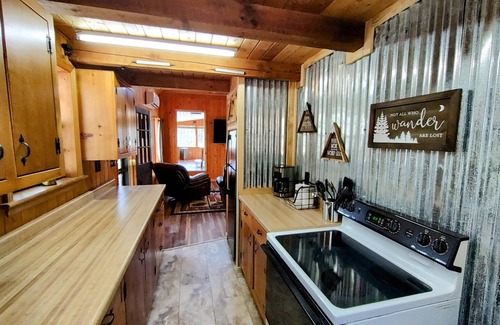 Rabun Gap Cabin | Creekside Peaceful Cabin - Dog Friendly!