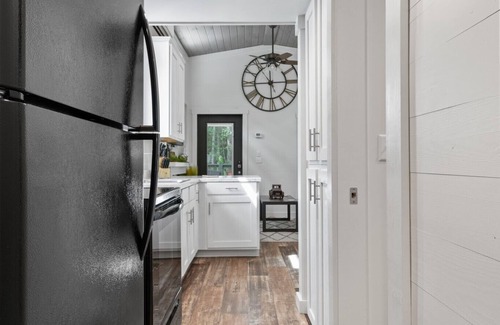 Monteagle House | Creekside Tiny house in fantastic Monteagle! Quick hike to waterfall!