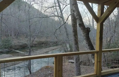 Piedmont House | Creekside treehouse. with hot tub.