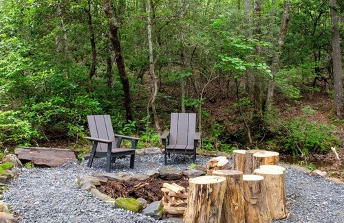 Balsam Grove Cabin | Creekside Yurt - The Dreamer