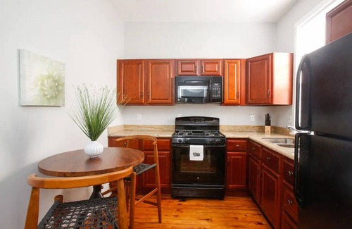 East Riverside Cottage | Creole Guest Cottage, Steps To Magazine St.