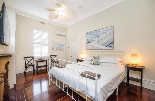 South Fremantle House | Crepe Myrtle Cottage