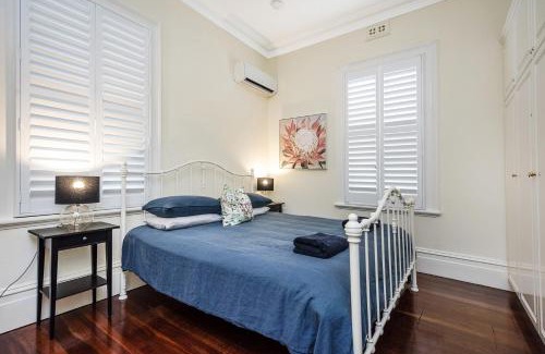 South Fremantle House | Crepe Myrtle Cottage