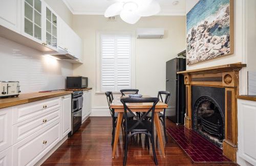 South Fremantle House | Crepe Myrtle Cottage