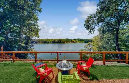 Delta House | Crescent Moon Tiny Lake House