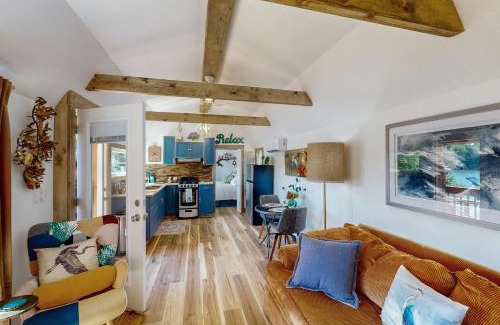 Delta House | Crescent Moon Tiny Lake House