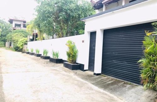 Wanchawala Villa | Crescent Villa