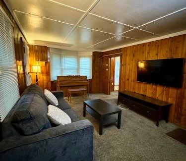 Crestline Hotel | Crest Lodge Historic Mountain Inn