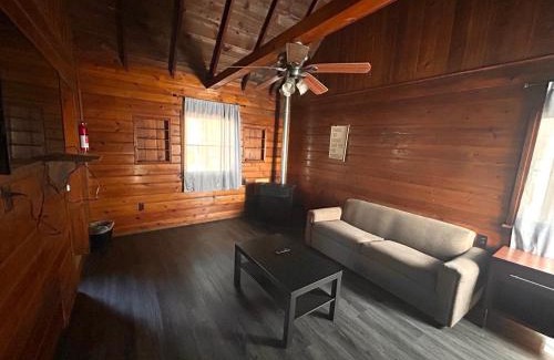 Crestline Hotel | Crest Lodge Historic Mountain Inn