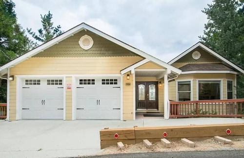 Crestline House | Crestline Dream View Getaway w/enough beds for 20+ people