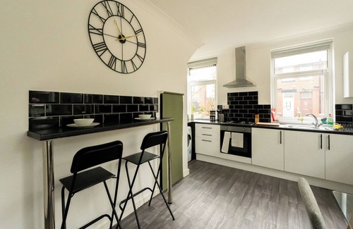 Bury House | Crew Quarters Inn - Perfect for Long Stays