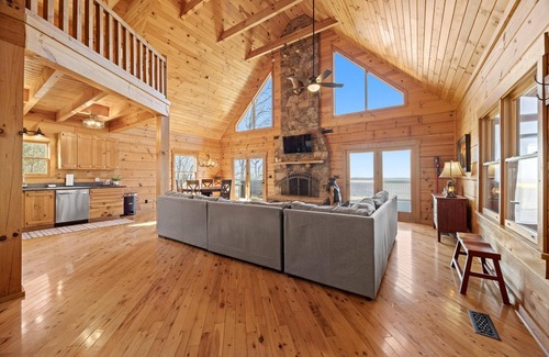 Trenton Cabin | Crossbow Cabin | Rustic Log Cabin | Hot Tub | Sleeps 10